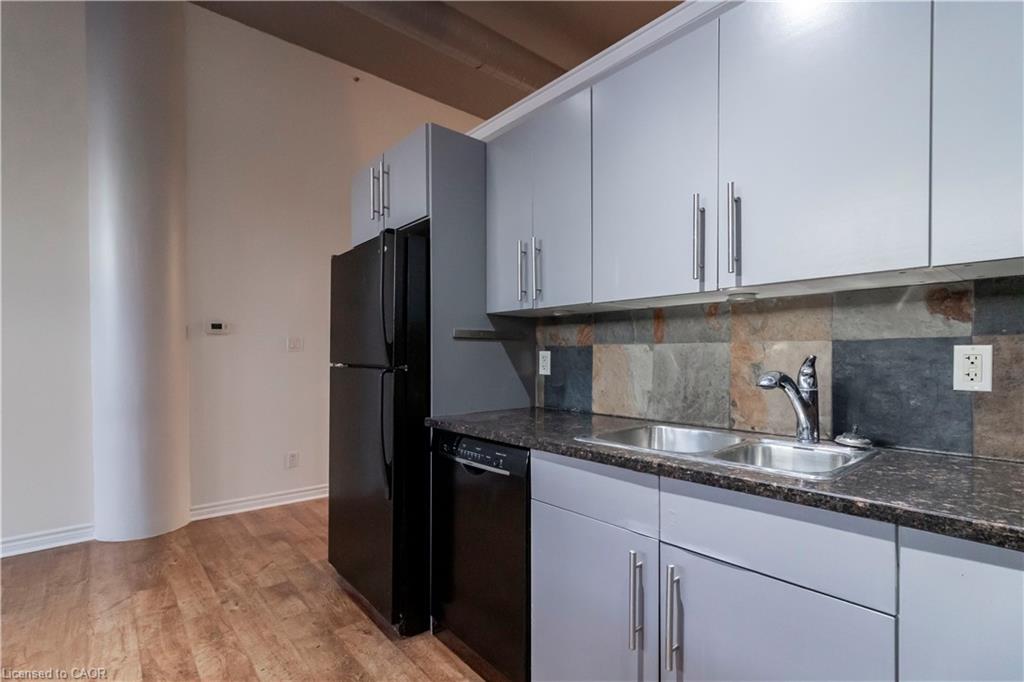 201-276 King Street W Property Photo 9