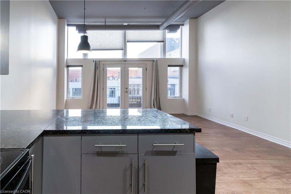 201-276 King Street W Property Photo 10