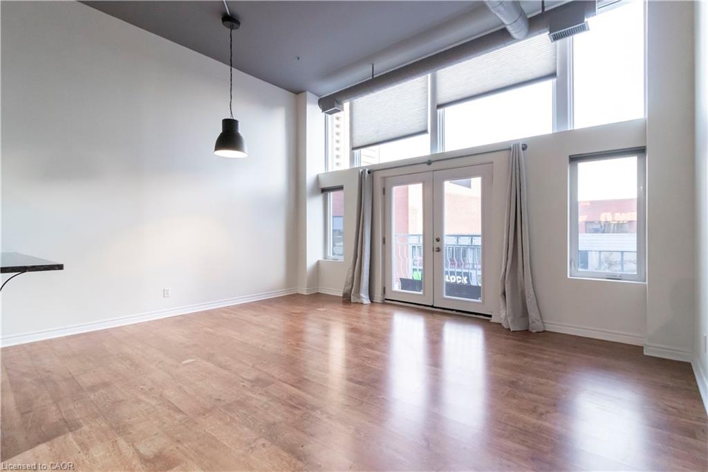 201-276 King Street W Property Photo 11