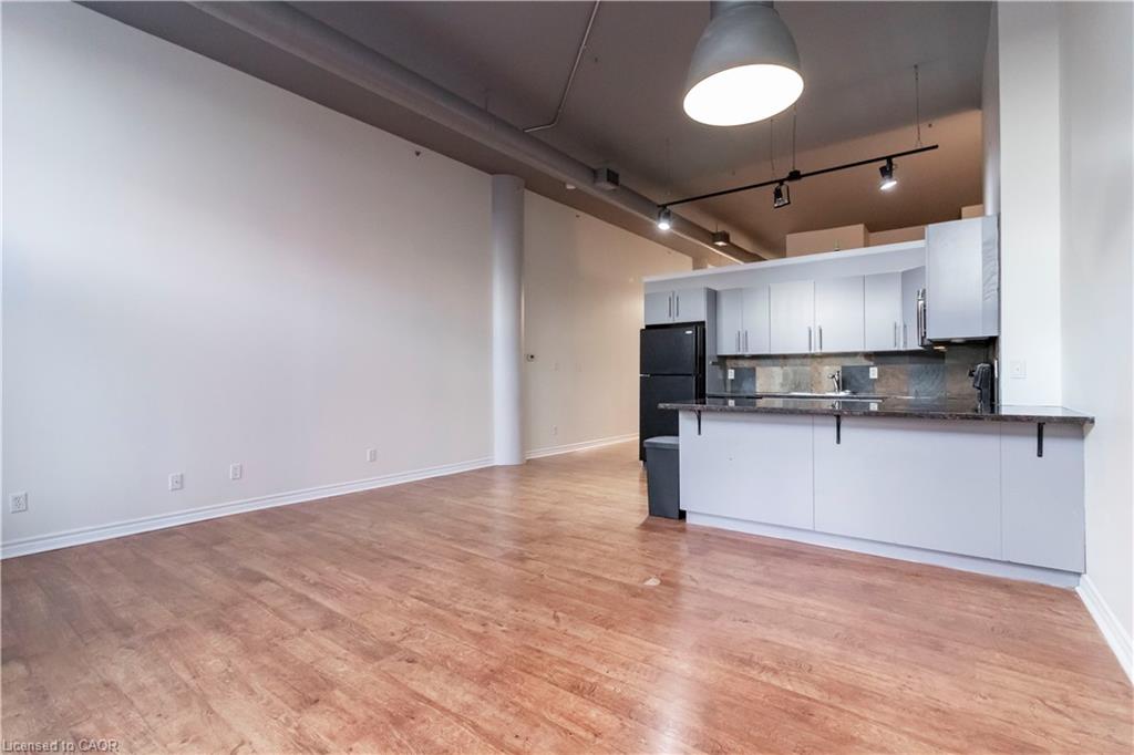 201-276 King Street W Property Photo 12