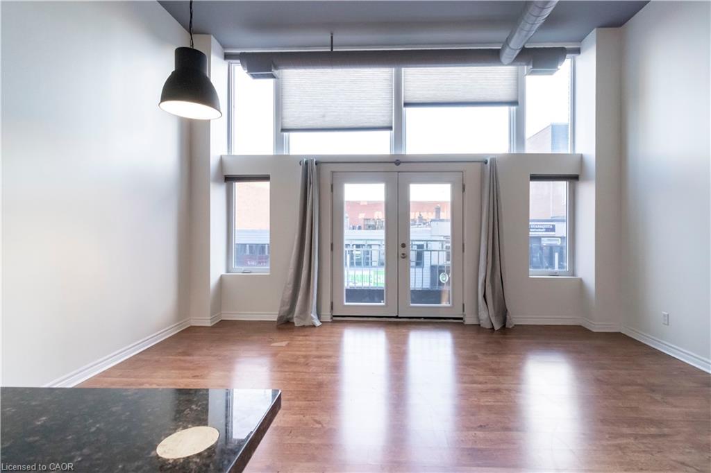 201-276 King Street W Property Photo 14