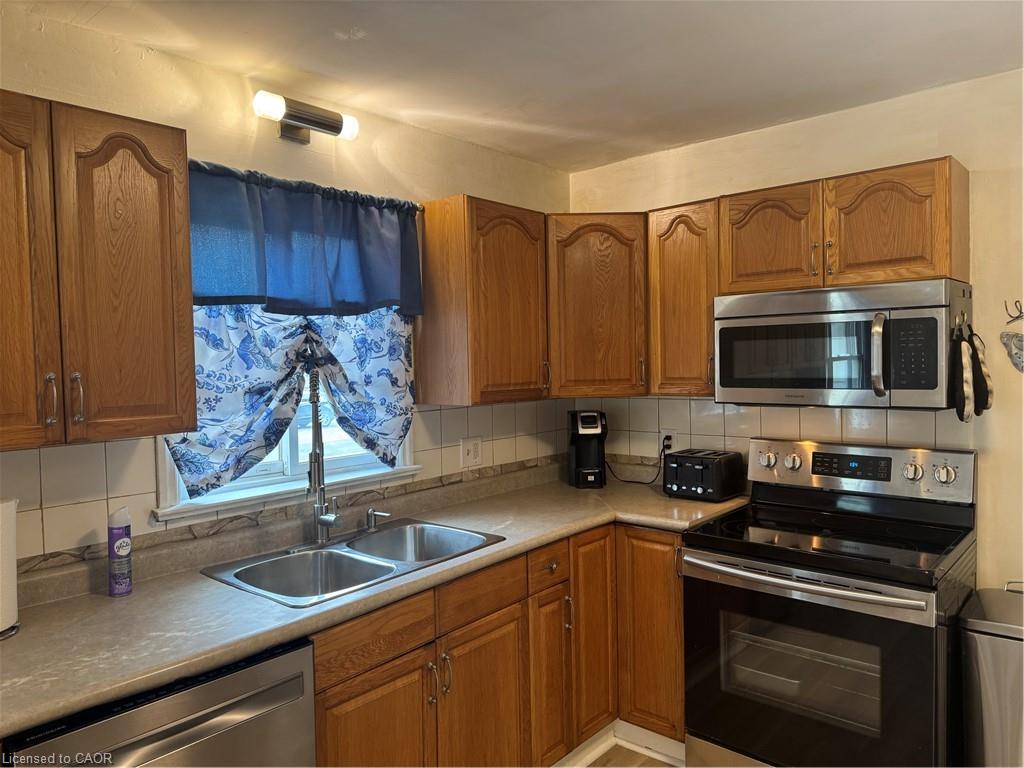 471 Geneva Street Property Photo 7