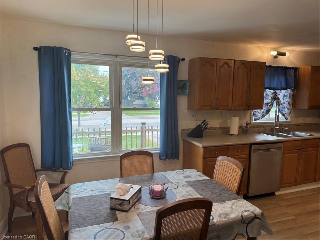 471 Geneva Street Property Photo 10