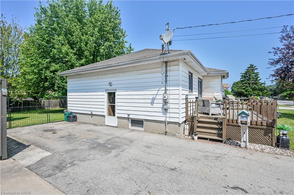 471 Geneva Street Property Photo 21