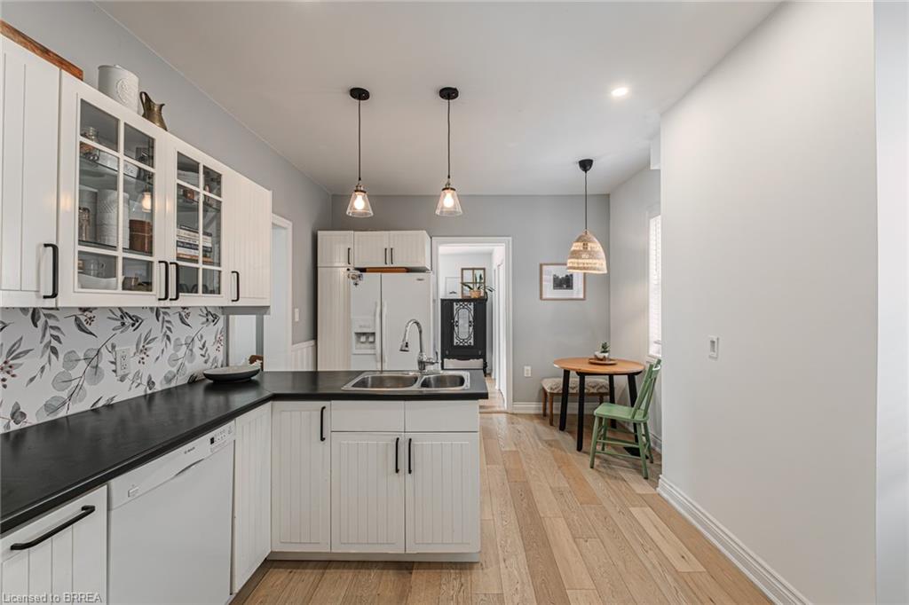 21 Queen Street Property Photo 18