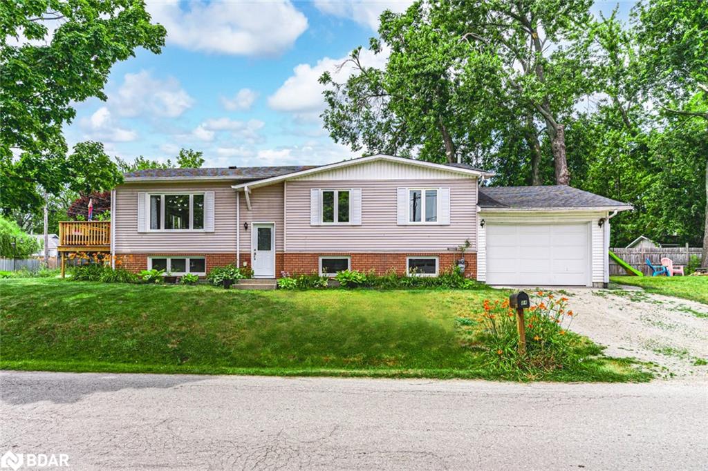 884 Maplewood Drive Property Photo 1