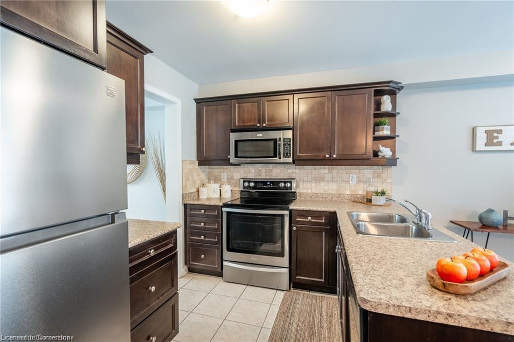 69 Hepworth Crescent Property Photo 6