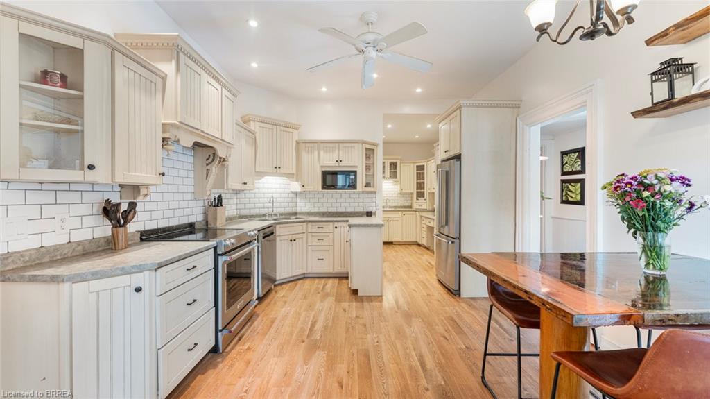 5 Thompson Street Property Photo 10