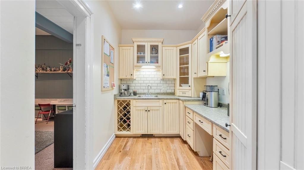 5 Thompson Street Property Photo 11