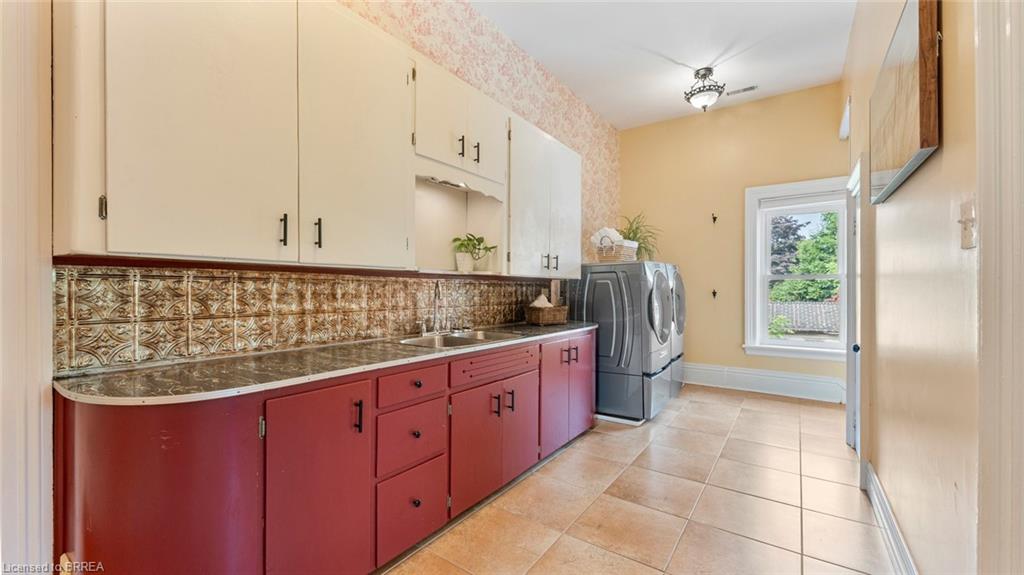 5 Thompson Street Property Photo 25