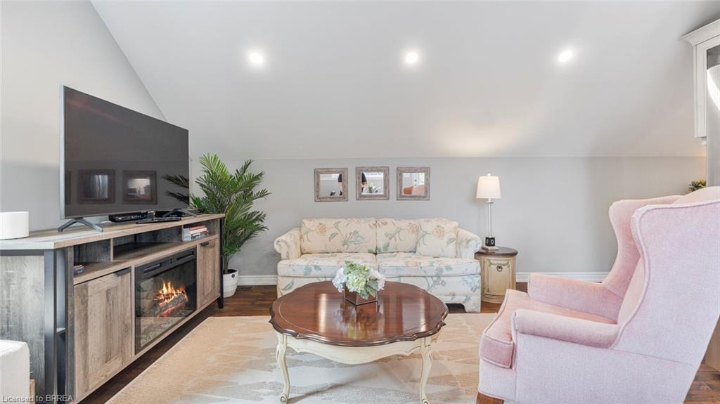 5 Thompson Street Property Photo 35
