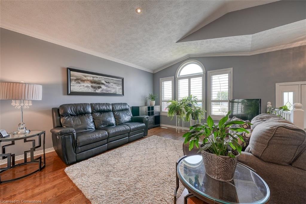 1 Cornish Crescent Property Photo 6