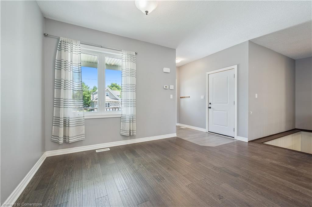 22 Ann Street S Property Photo 15