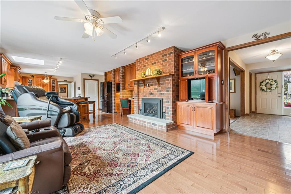 5792 8th Line E Property Photo 8
