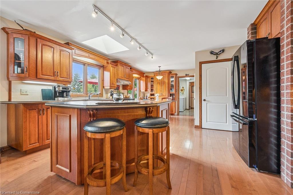 5792 8th Line E Property Photo 10