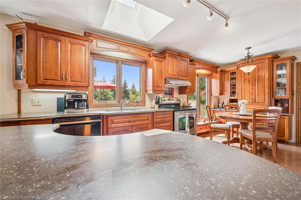 5792 8th Line E Property Photo 11
