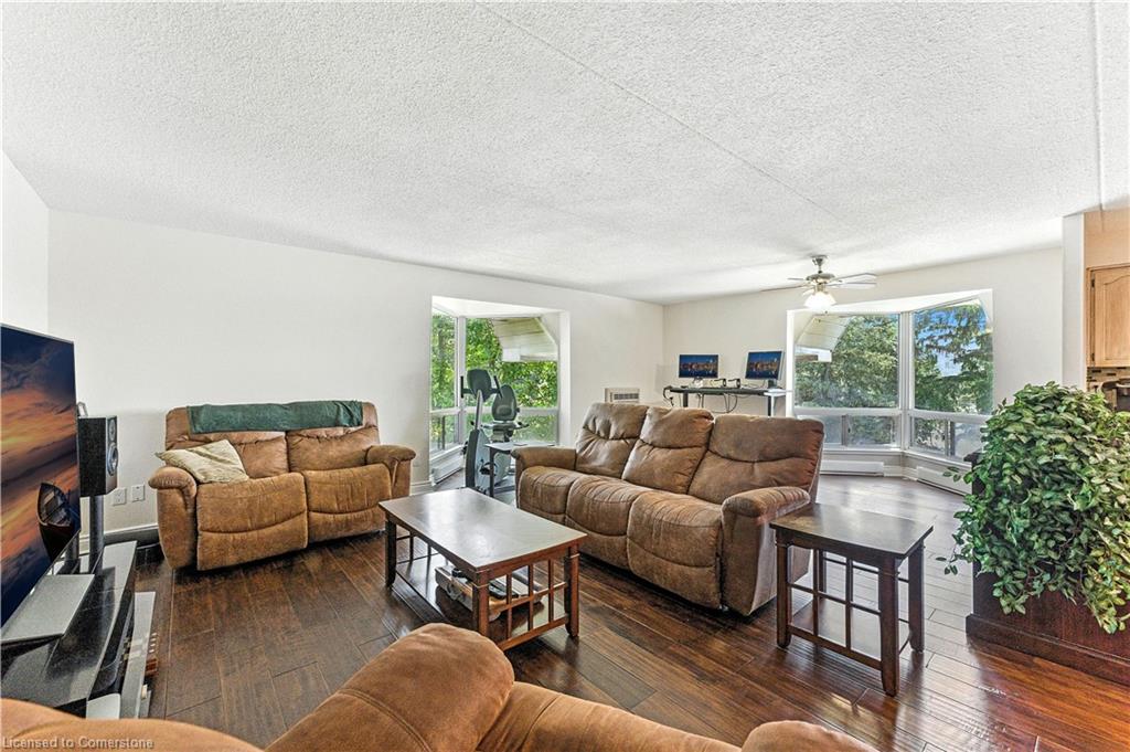 404-384 Erb Street W Property Photo 4