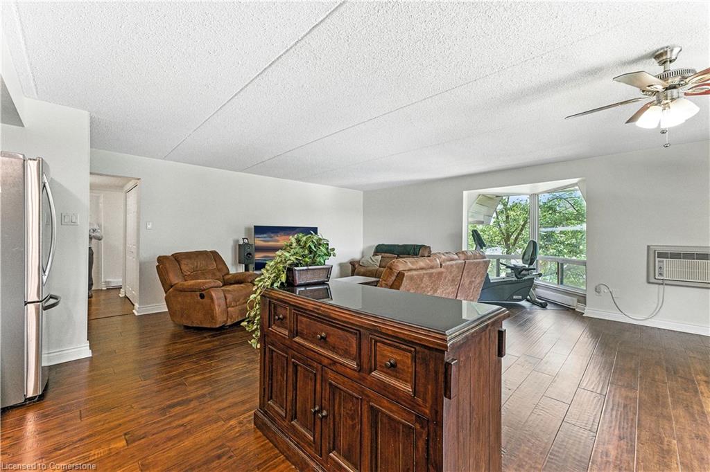 404-384 Erb Street W Property Photo 10