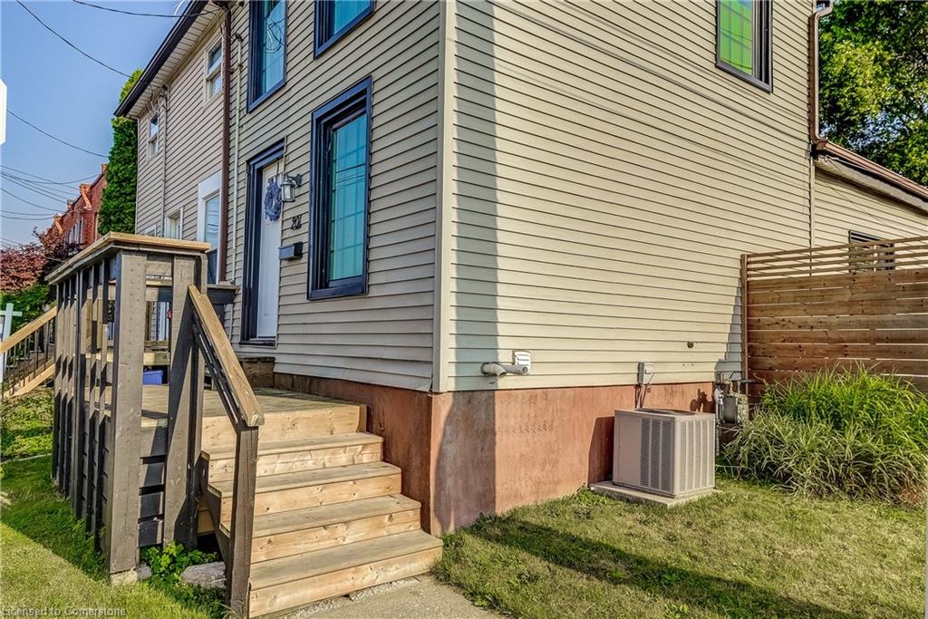 201 Barton Street W Property Photo 1