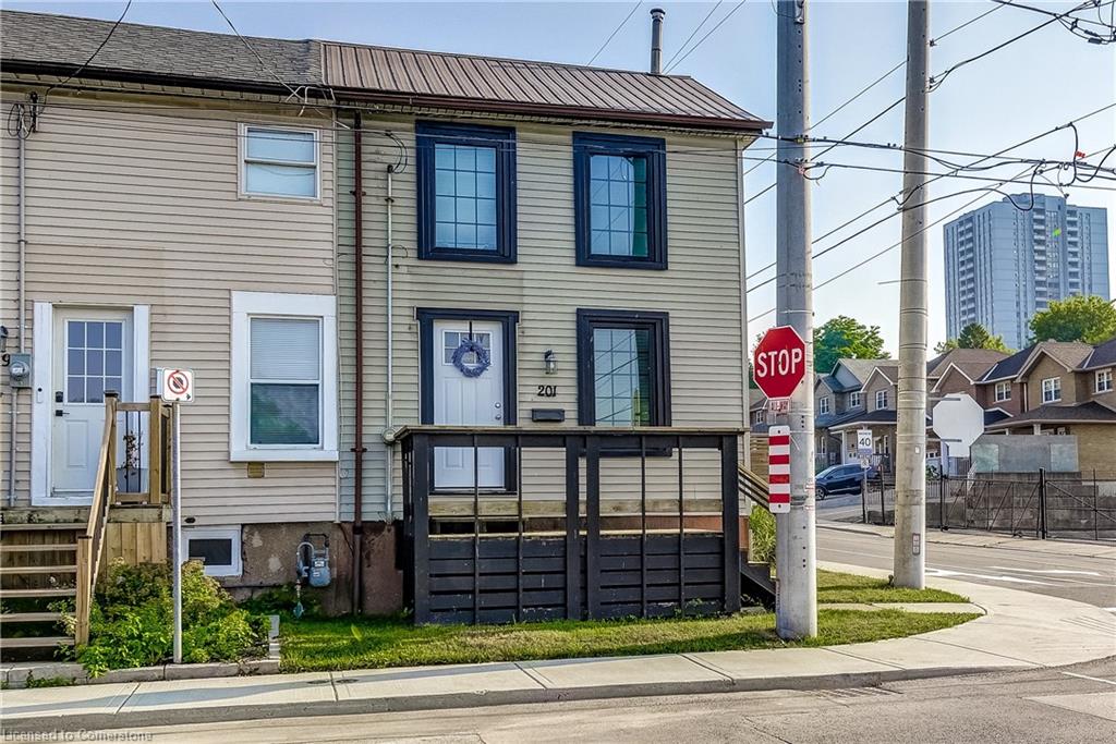 201 Barton Street W Property Photo 4