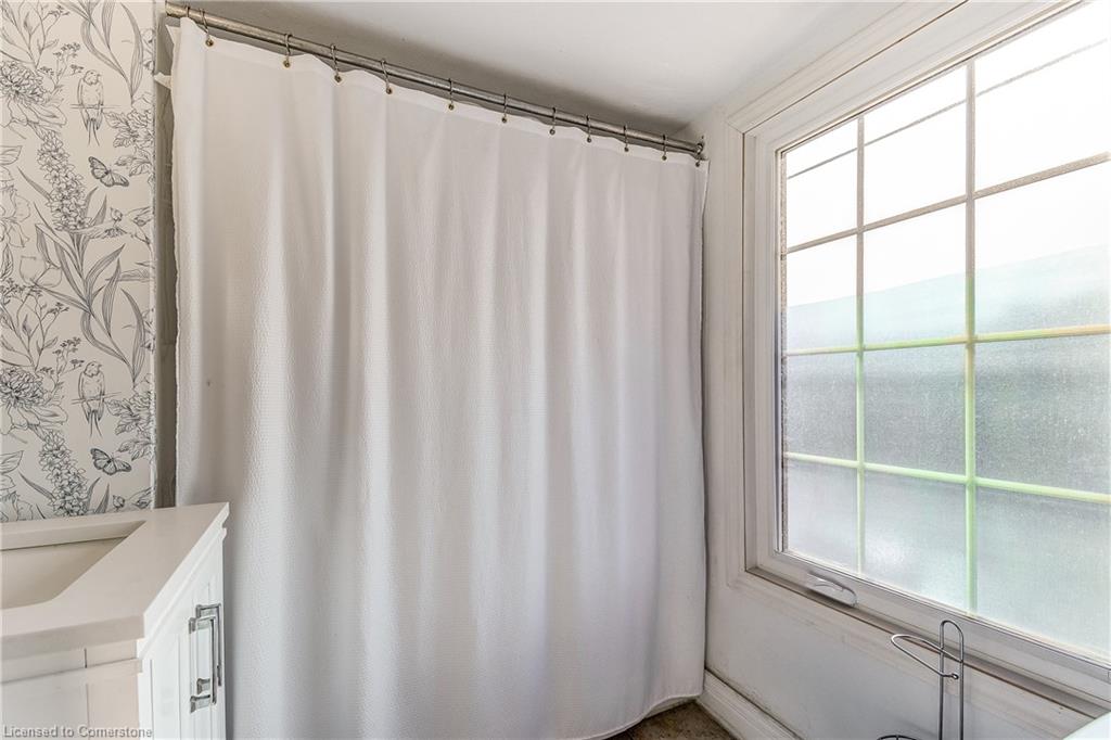 201 Barton Street W Property Photo 27