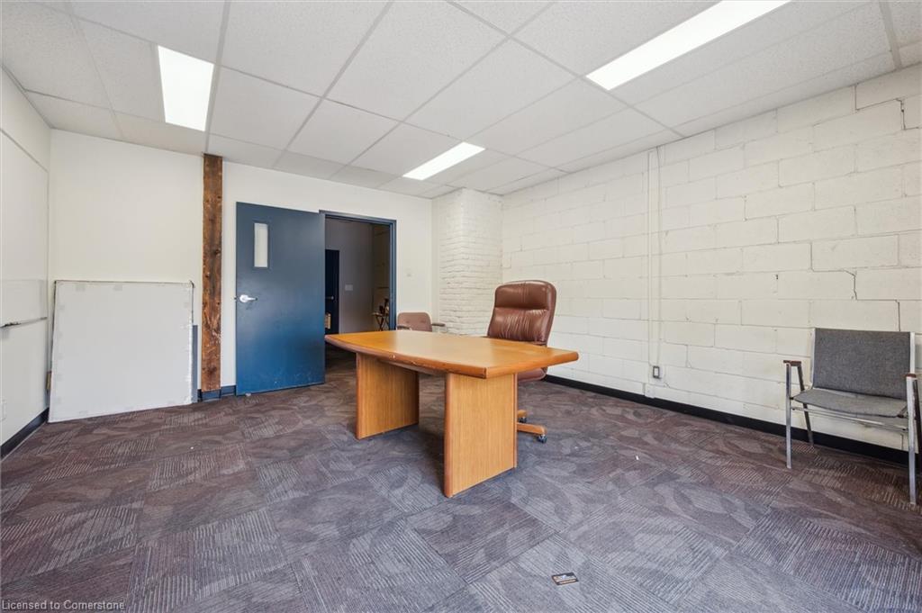 326 Wellington Street N Property Photo 2
