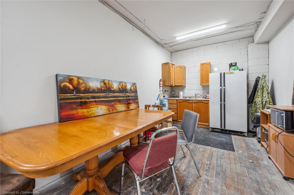 326 Wellington Street N Property Photo 4