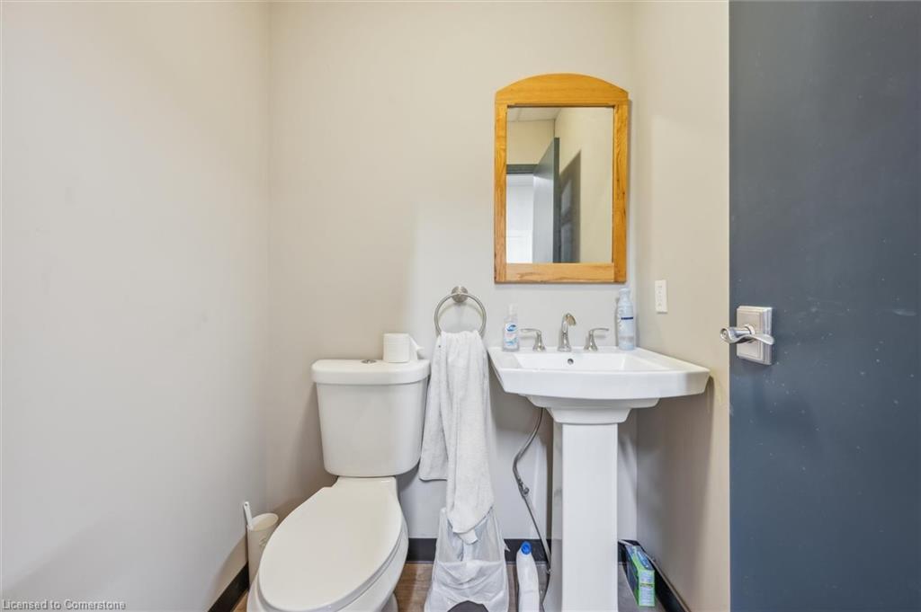326 Wellington Street N Property Photo 5
