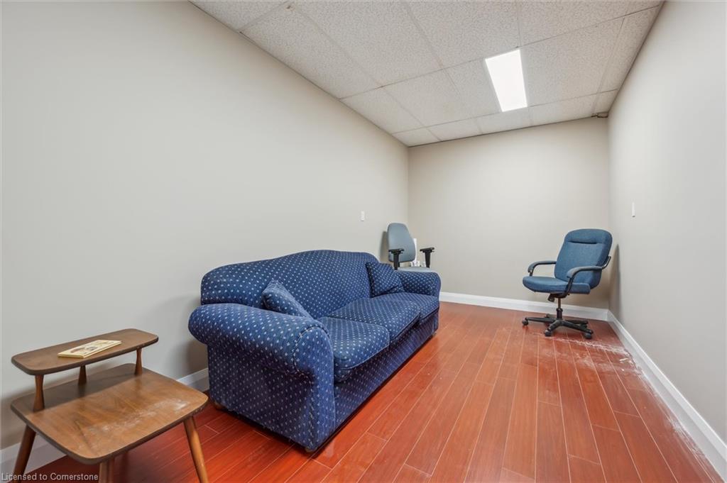 326 Wellington Street N Property Photo 6