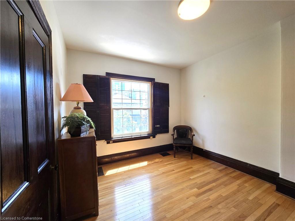 208 King Street E Property Photo 32