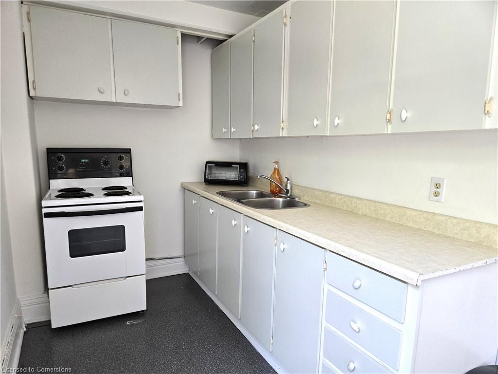 208 King Street E Property Photo 35