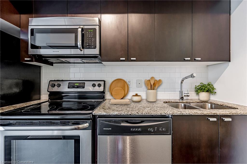 2206-105 The Queensway Property Photo 12