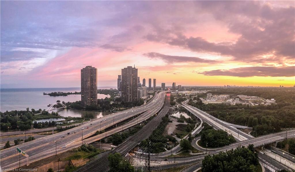 2206-105 The Queensway Property Photo 17