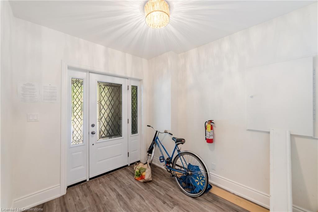 27 Melrose Avenue S Property Photo 4