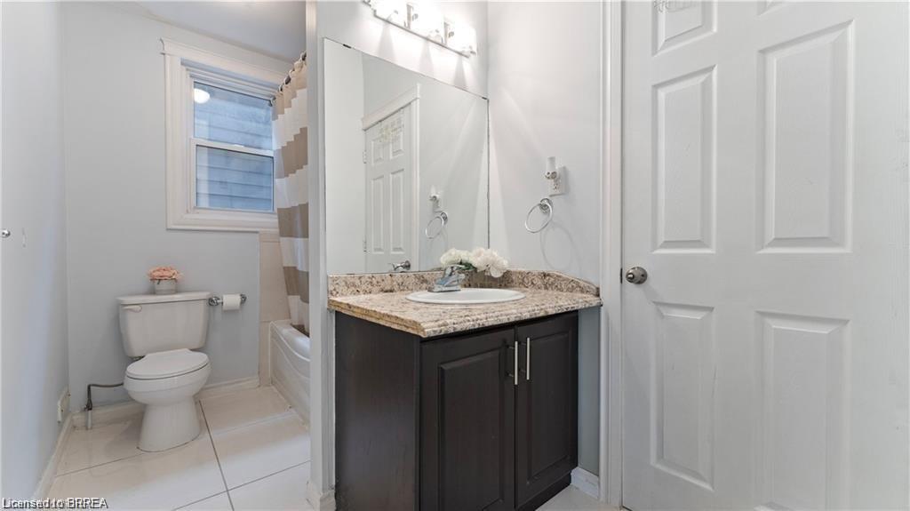 157 Weir Street N Property Photo 10
