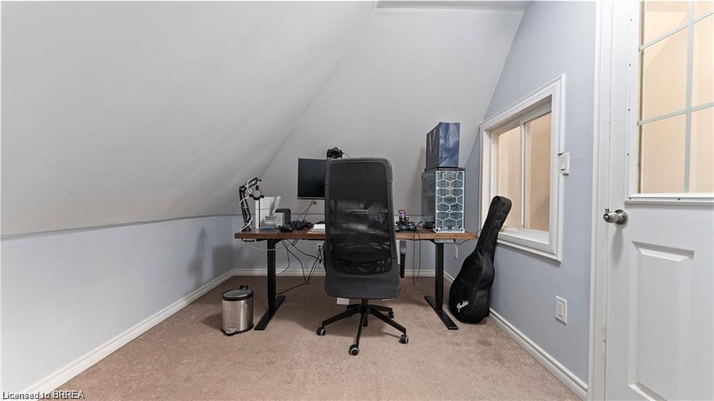 157 Weir Street N Property Photo 11