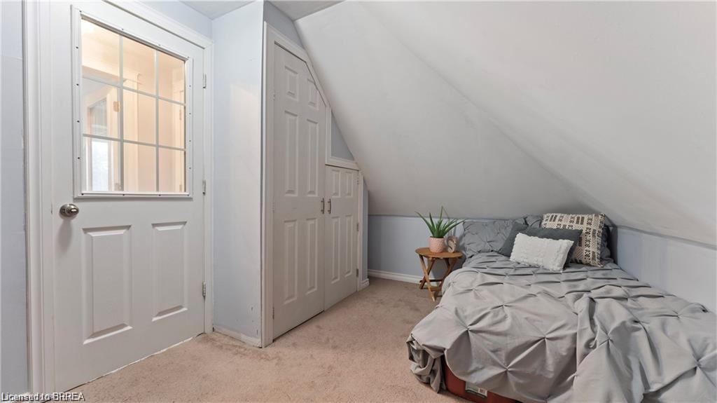 157 Weir Street N Property Photo 12