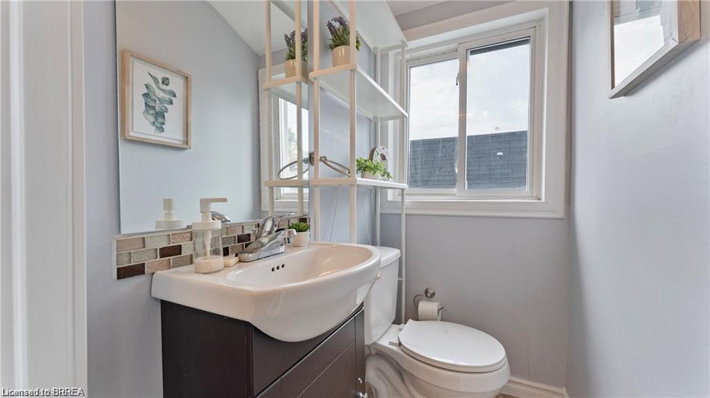 157 Weir Street N Property Photo 13