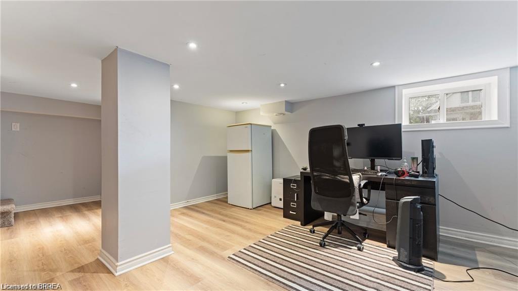 157 Weir Street N Property Photo 17