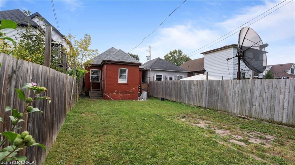 157 Weir Street N Property Photo 21