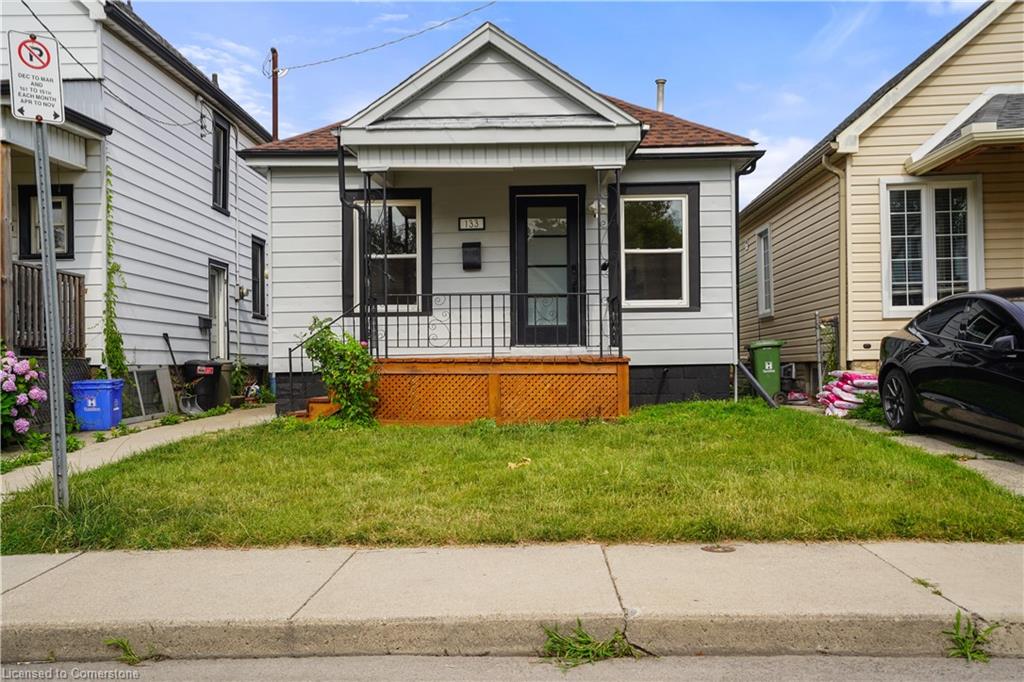 133 Barons Avenue N Property Photo 1