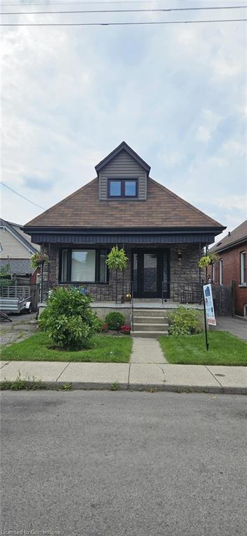 65 Tuxedo Avenue N Property Photo 1