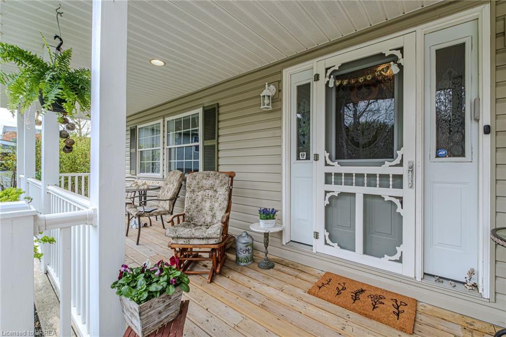 388 Mckellar Street Property Photo 3