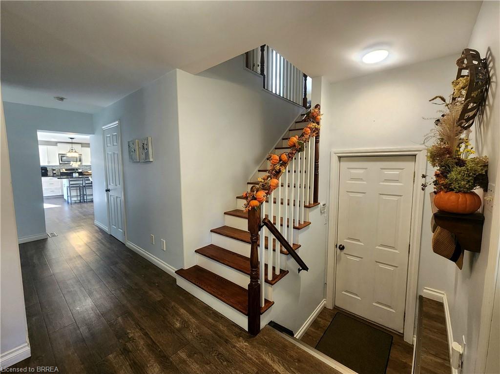 388 Mckellar Street Property Photo 6