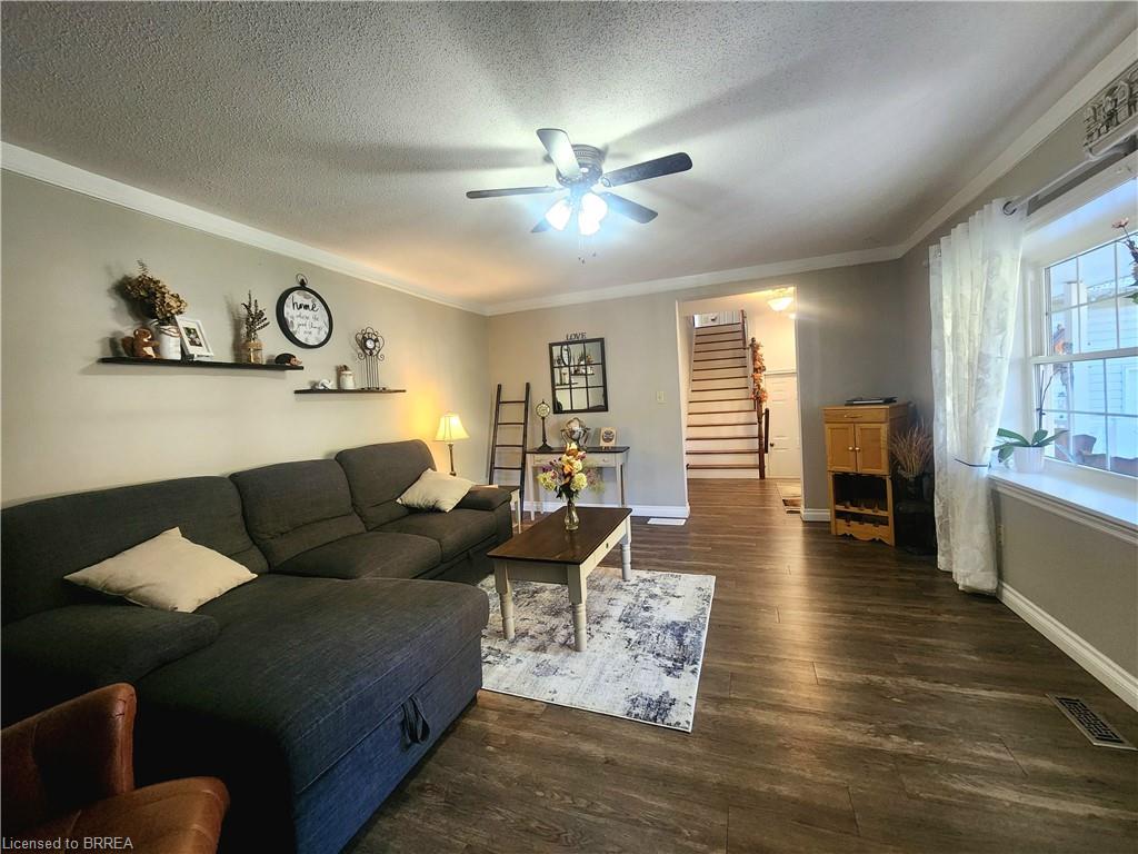 388 Mckellar Street Property Photo 8