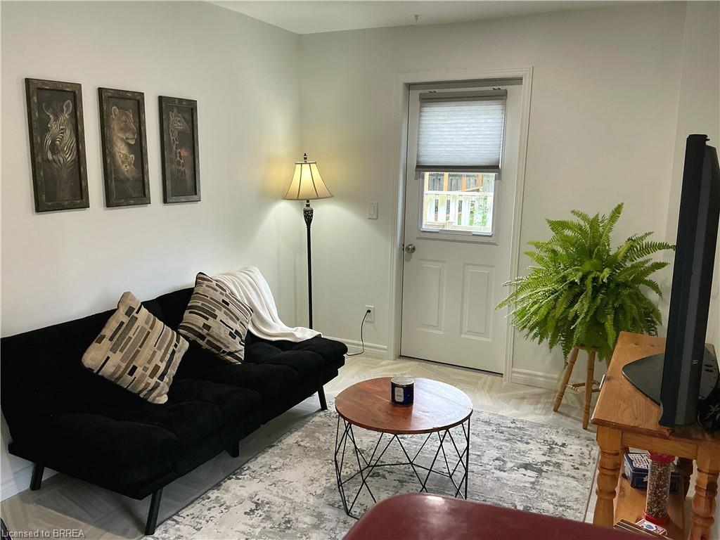 388 Mckellar Street Property Photo 12