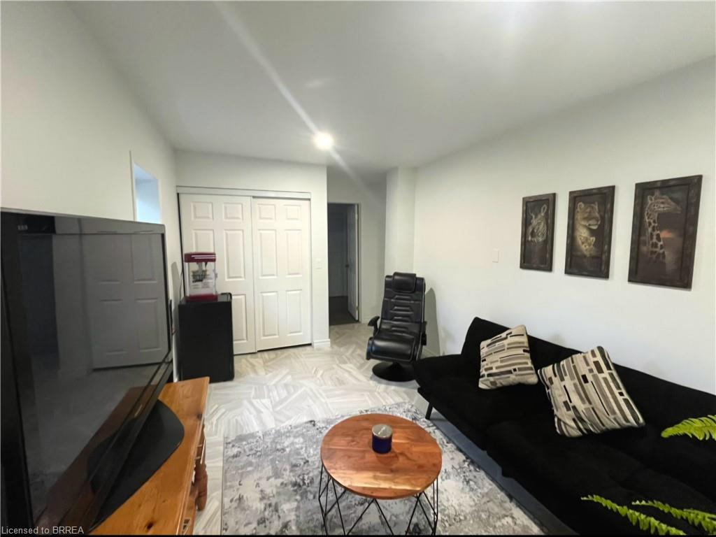 388 Mckellar Street Property Photo 13