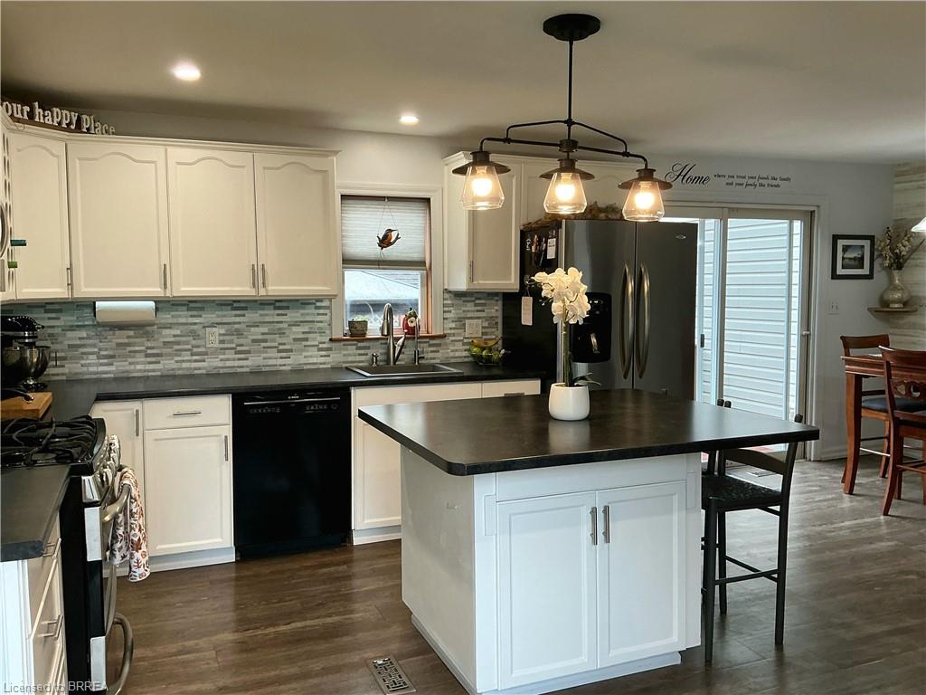 388 Mckellar Street Property Photo 17