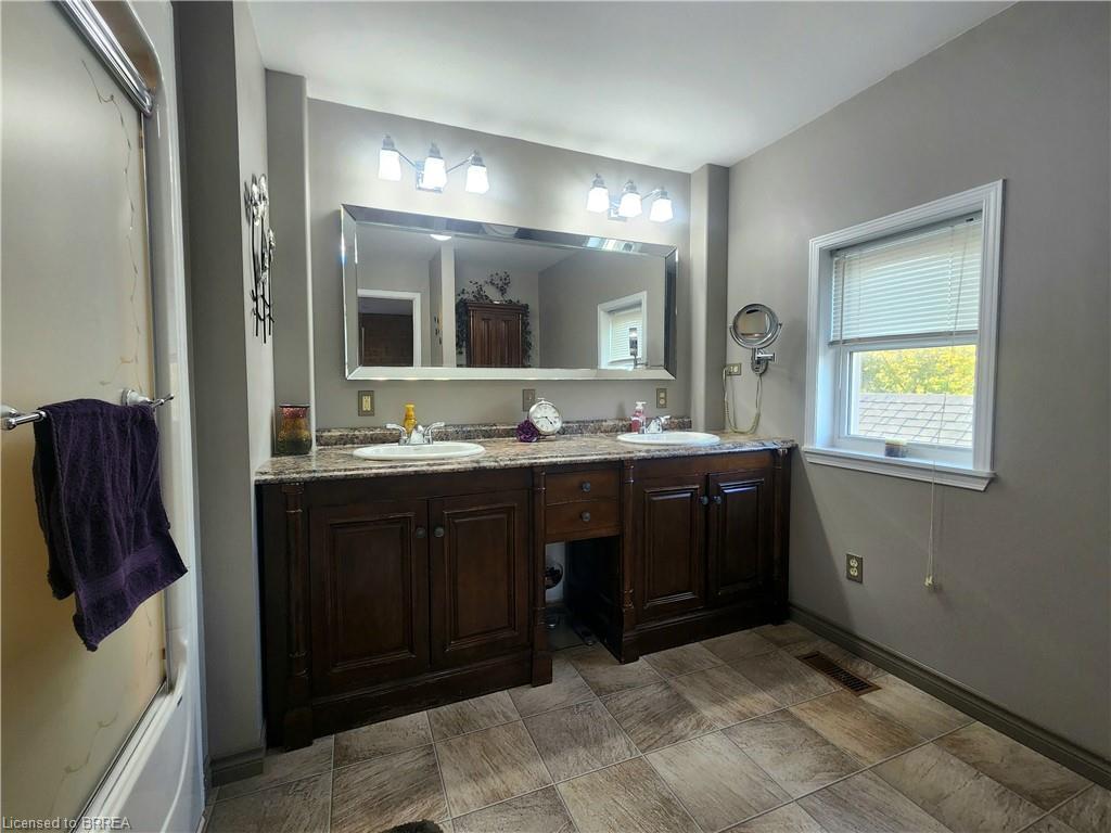 388 Mckellar Street Property Photo 29