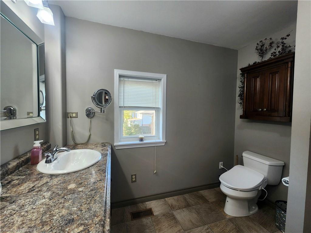 388 Mckellar Street Property Photo 31